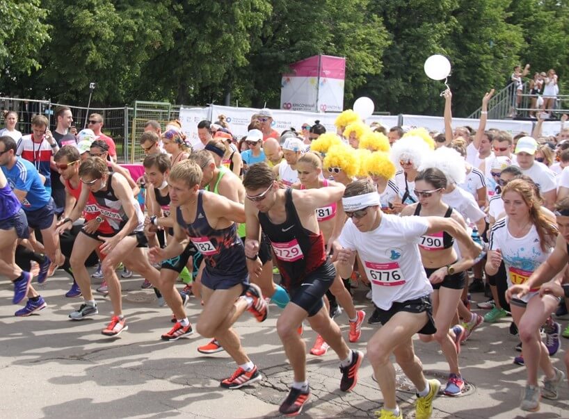 Image of runners beginning a race.